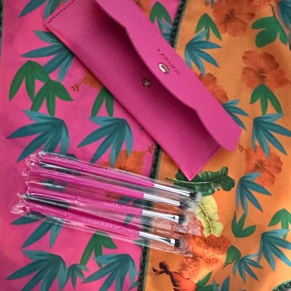 Laruce Pink Makeup Brush Set - Picture 3 of 4